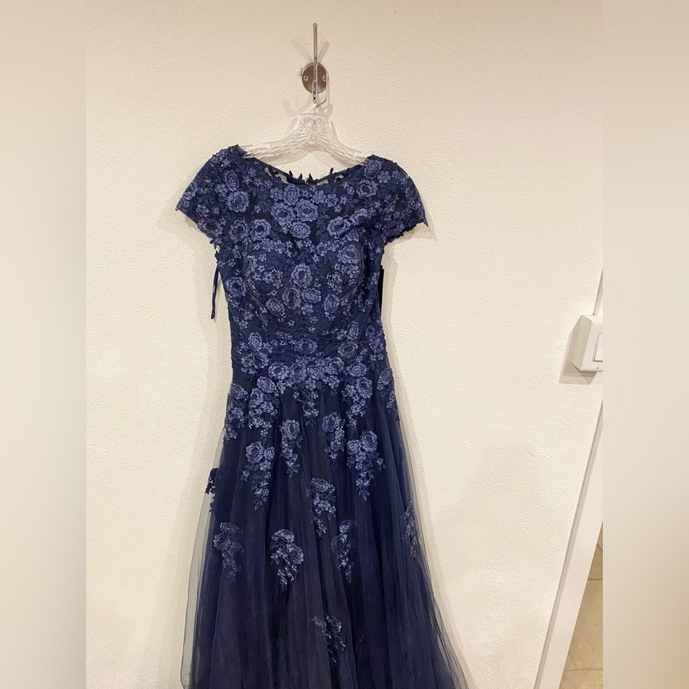 NWT La Femme Embellished Mesh A-Line Gown Size 4 - Picture 2 of 4